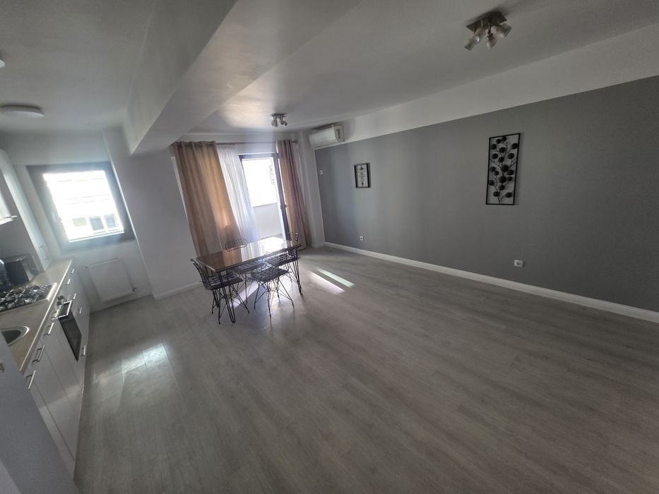 Închiriez apartament