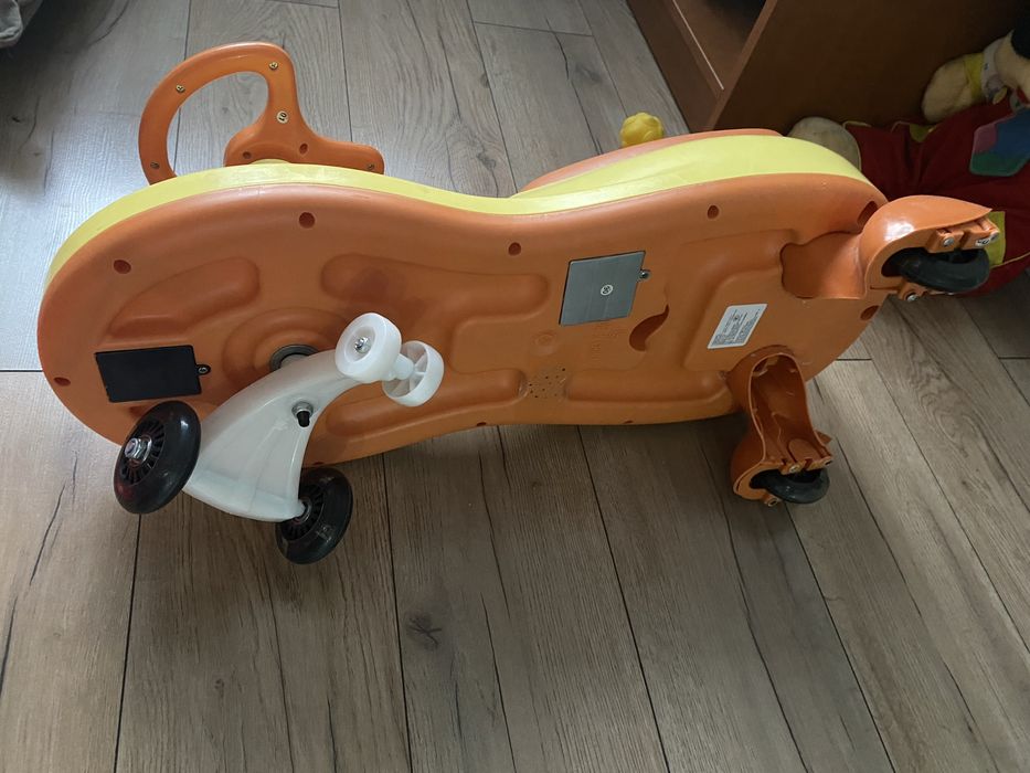 детский толокар машинка