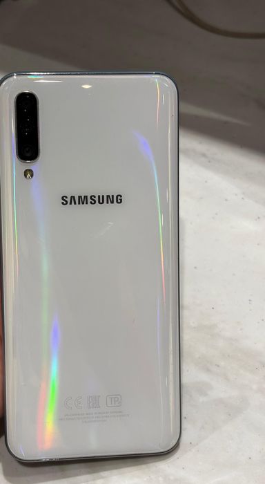 Продается телефон samsung А50 договоримся