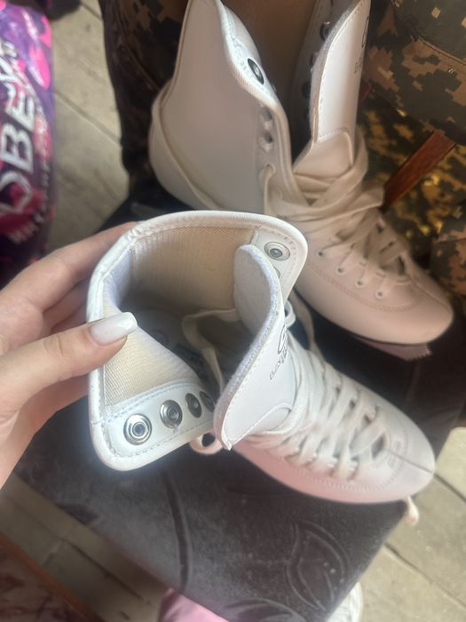 Продам коньки утепленные