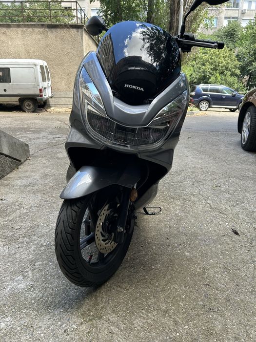 Honda PCX 125 - 8000 km 2017 г.