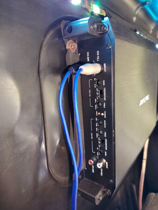 Vând subwoofer auto