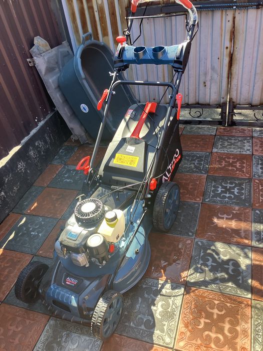 Газонакосилка бензиновая