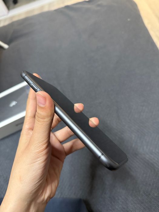 Продам IPhone 11 64 GB