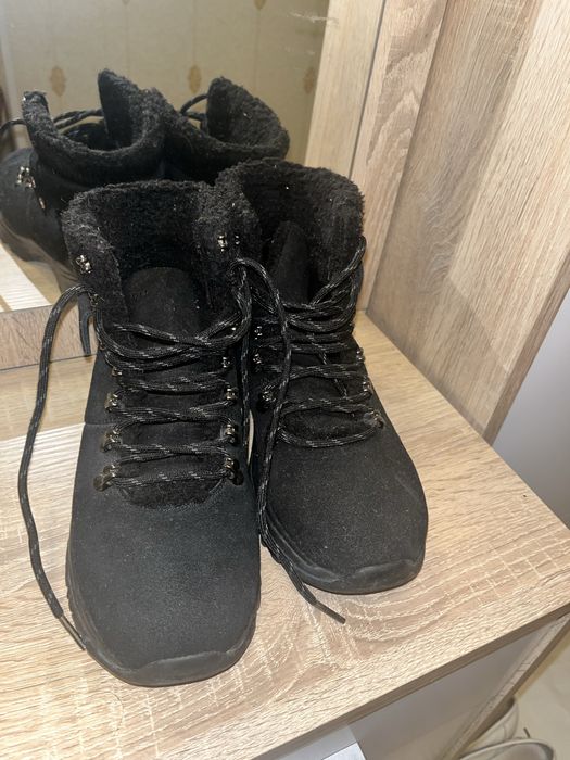 Продаем качественные четыре пары обуви б/у