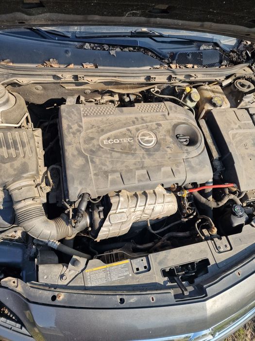 Vând motor complet.opel insignia 2.0cdti.Și alte piese disponibile