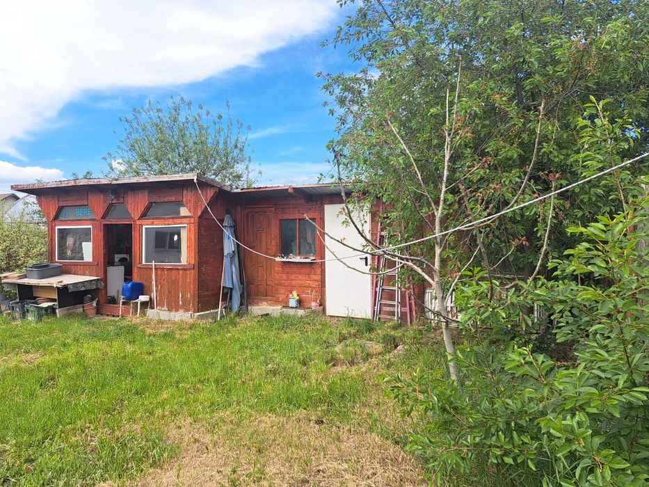 casa mica si cocheta de vanzare