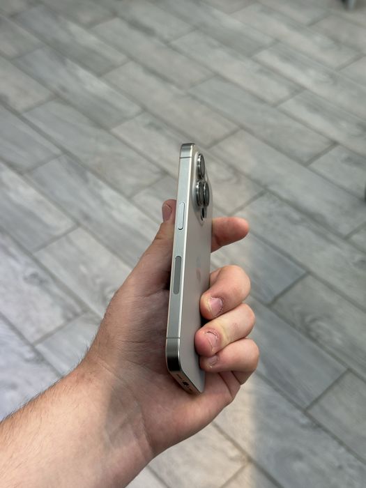 iPhone 15 Pro - 256GB
