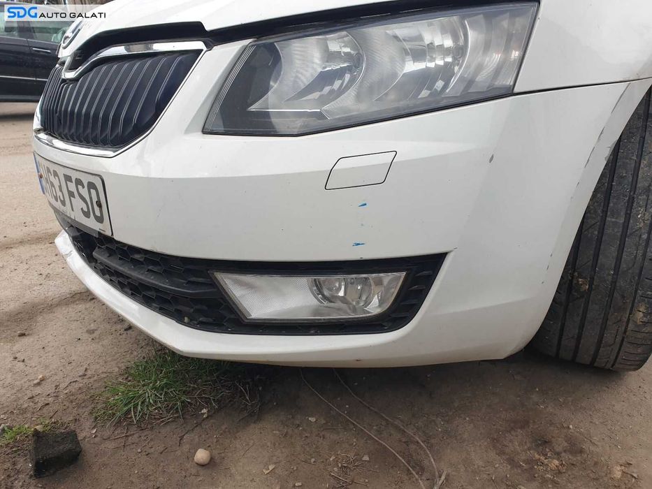 Bara Spoiler Fata cu Spalatoare si Proiectoare model cu Distronic FARA Grila Superioara Skoda Octavia 3 2013 - 2017 Culoare LF9E [0326]
