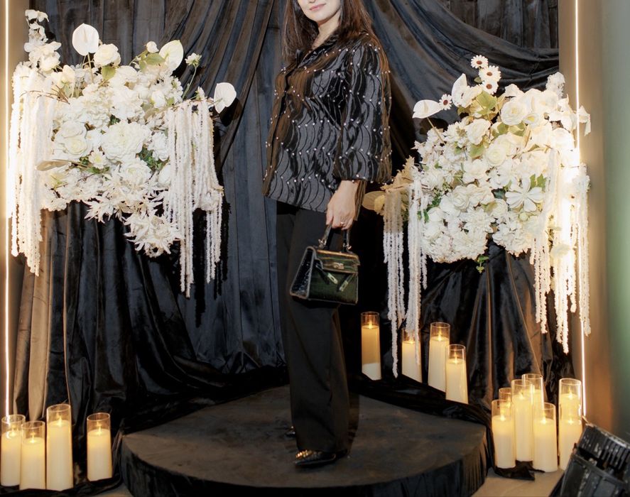 Черная рубашка со стразами