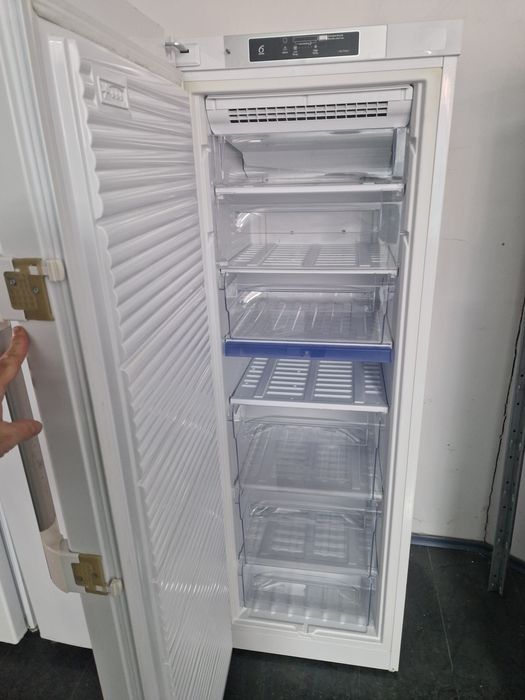 Фризер Whirlpool A++ No Frost