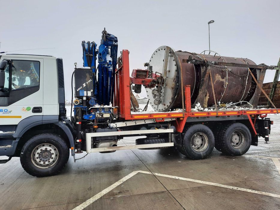 Transport utilaje relocari brasov camion cu macara
