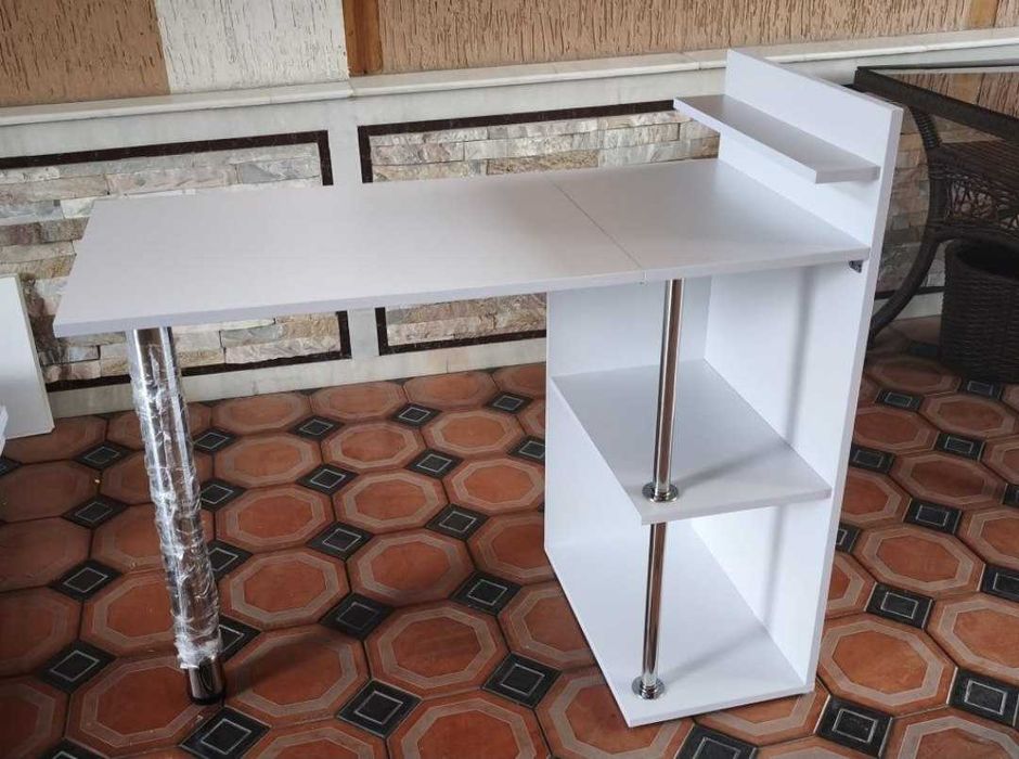 Manikyur-pedikyur stolik