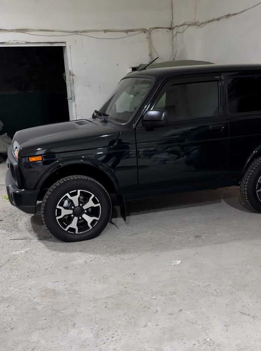 NIVA LEGEND 4*4  (АБСОЛЮТНО НОВАЯ) 2023 года (бензин) 82,94 л.с.