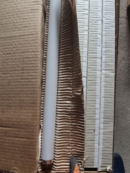 Тяло за лампи с лампи към него