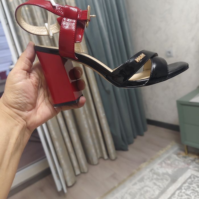 Продам босоножки