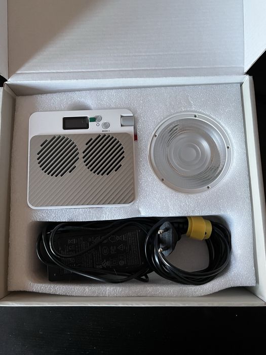 Godox ML100Bi lighting