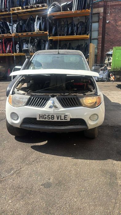 Dezmembrez Mitsubishi L200 2.5 Diesel 2006