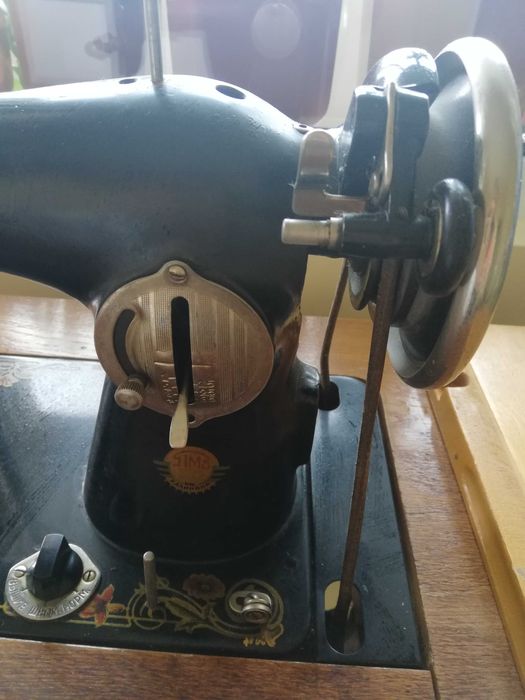 Крачна руска шевна машина с две чекмеджета