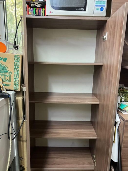 Шкафы с полками