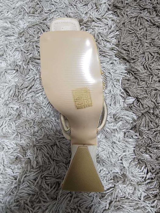 Sandale cu toc si piele intoarsa