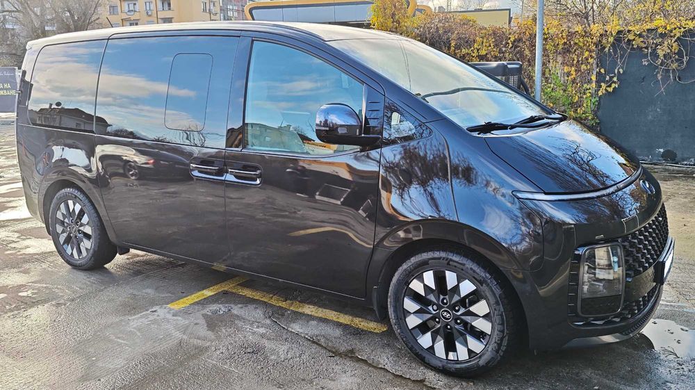 Продавам Hyundai Staria Premium 4x4 2.2 6+1