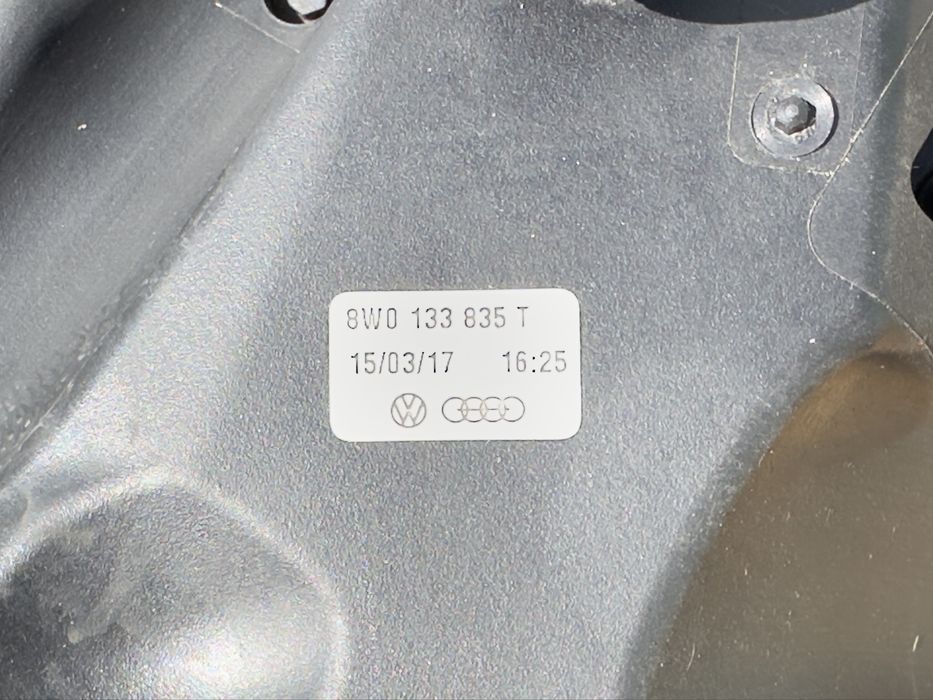 Филтърна кутия AUDI A4 B9 A5 F5 3.0TDI 8W0133835T