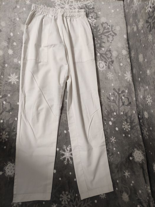 Vând costume medicale  damă