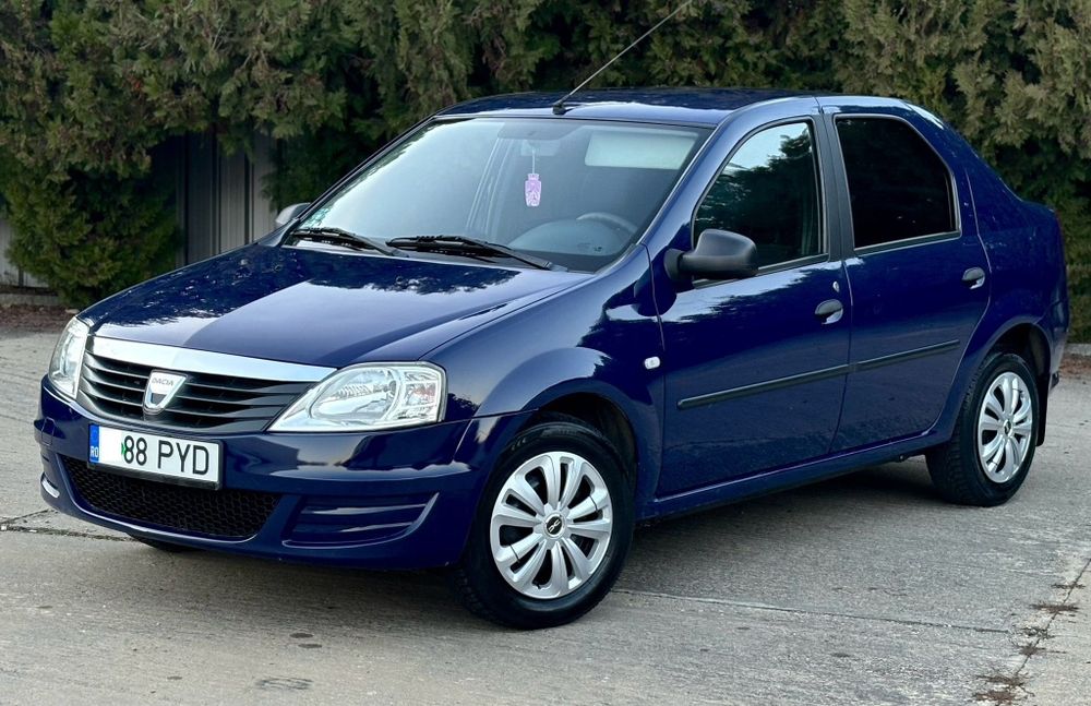 Vând Dacia Logan