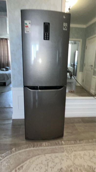 Продаётся холодильник LG в отличном состоянии.