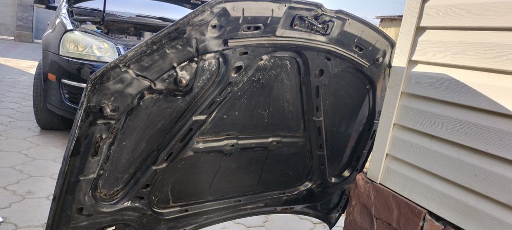 Капот от джеты либо голф 5