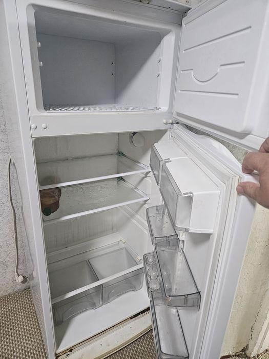 Продаю два холодильник 25000