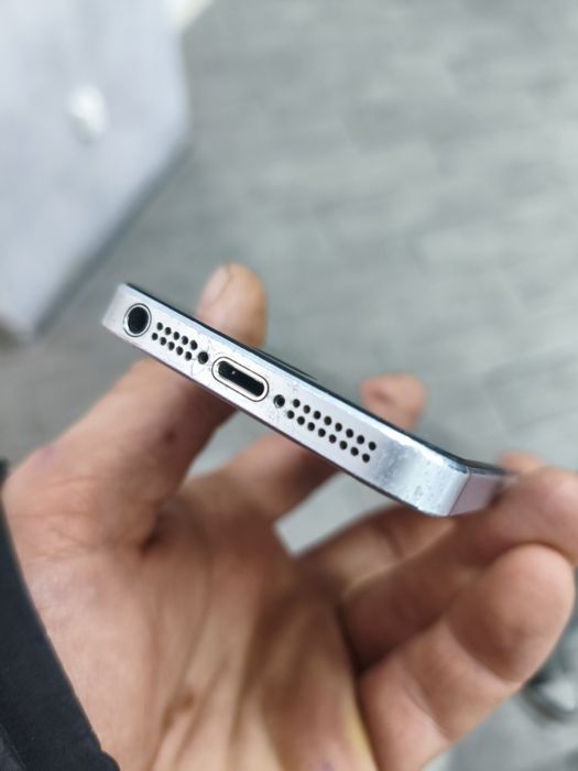 IPhone SE 64гб grey