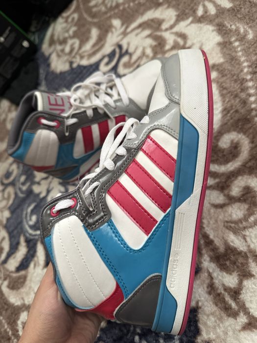 NEO Adidas като нови