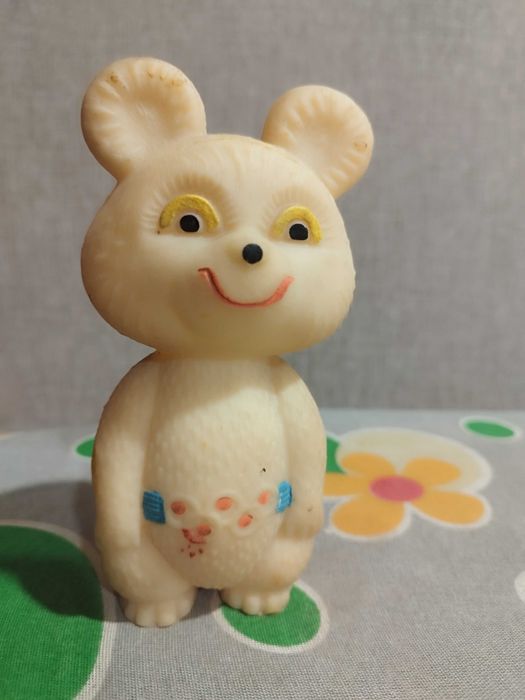 Мечето миша в бял цвят