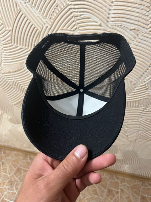 Чисто нова шапка  RVCA