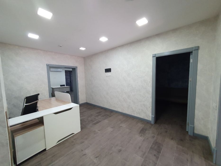 Аренда офиса с мебелью техникой 93 кв.м