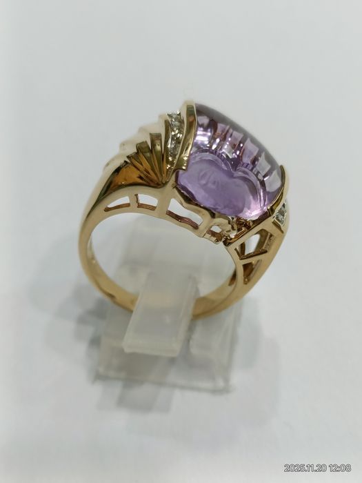 Vind inel din aur 14kt cu ametist sculptat