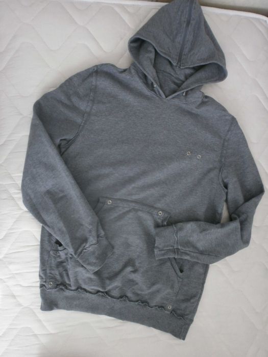 Нова черна спортна ватирана блуза с качулка-16лв