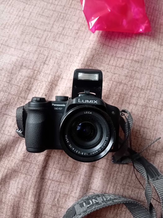 Vând cameră foto digitală Panasonic Lumix DMC-FZ7