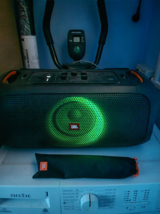 Vând  Boxa JBL in stare excelentă