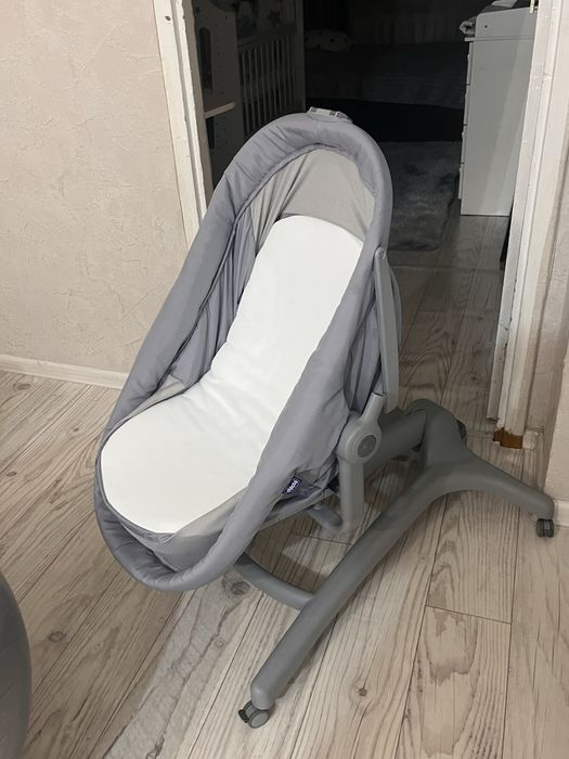 Продам Стульчик-шезлонг Chicco Baby Hug Pro