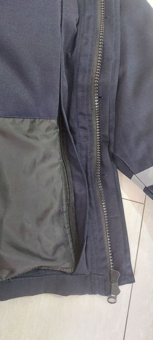 Продаю зимнию спец одежду