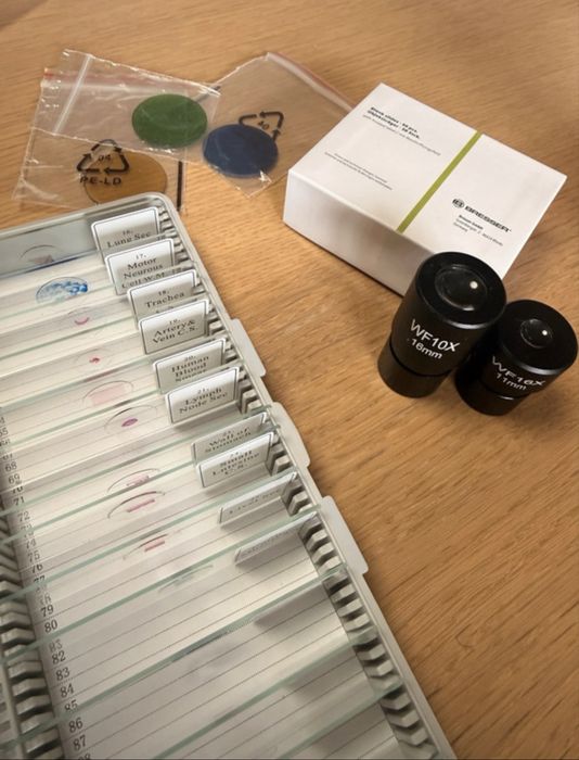 Microscop Levenhuk 320 PLUS + cameră digitală M500 Base + accesorii