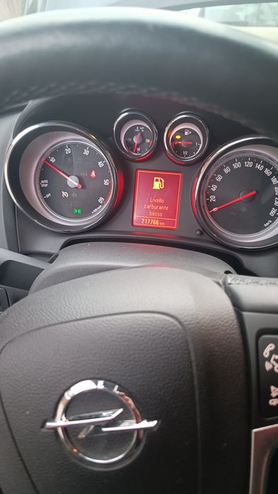 Vând Opel Astra j