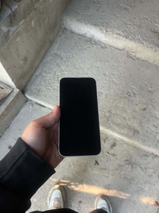 Vand Iphone 13 folosit