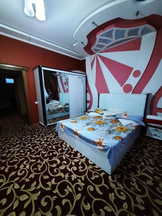 Продаётся спальный гарнитур.
В комплект входят:
Двуспальная кровать;
Б