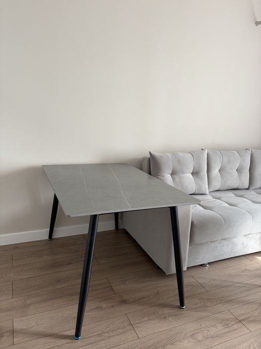 Диван, стол и стулья