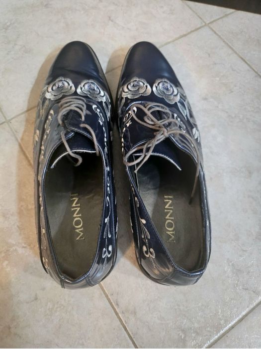 Мъжки обувки MONNI