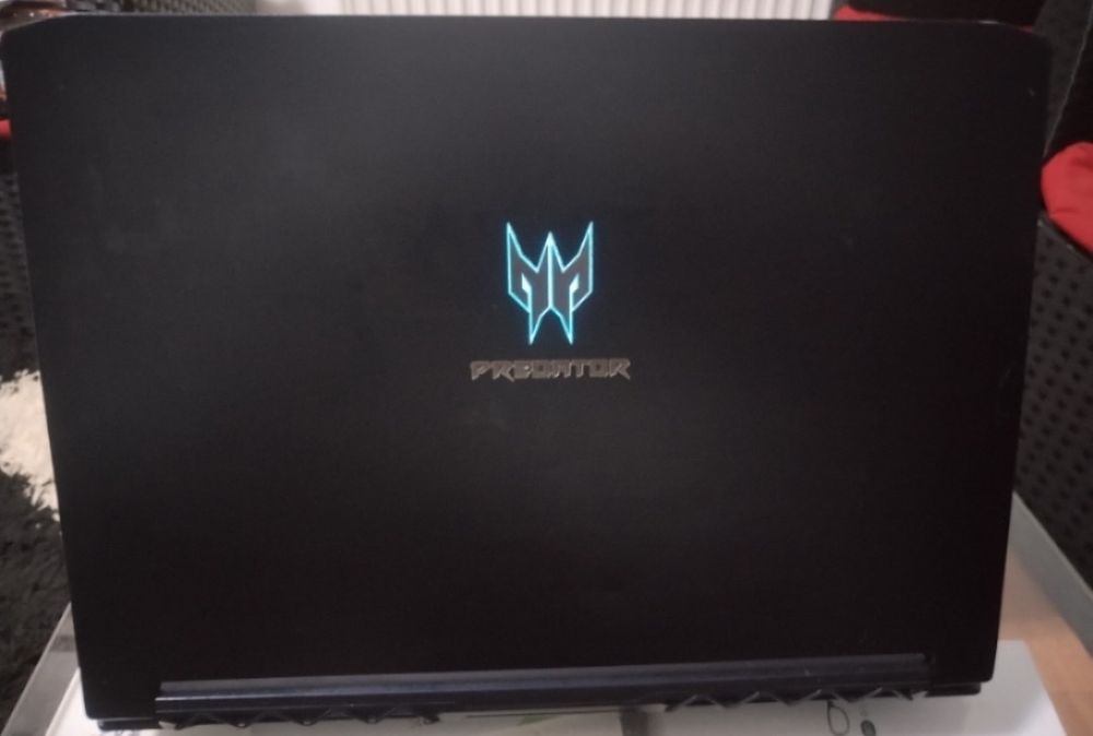 Laptop acer predator triton 500 cu geanta transport acer predator